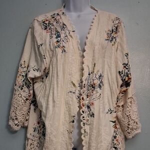 Solitaire Size 1X women's cream floral print crochet lace cardigan/kimono.